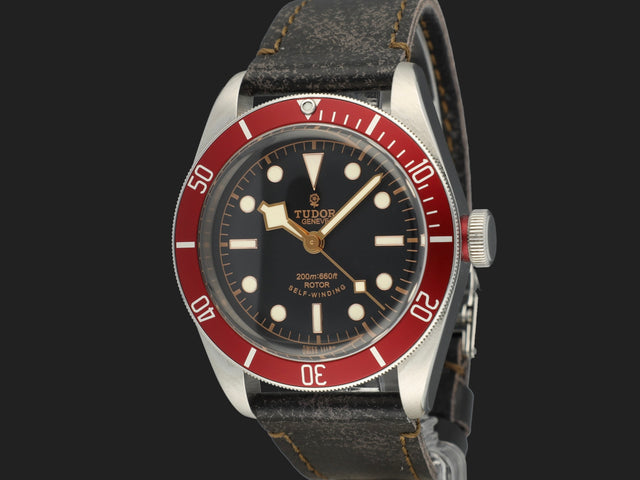 Tudor Heritage Black Bay Red