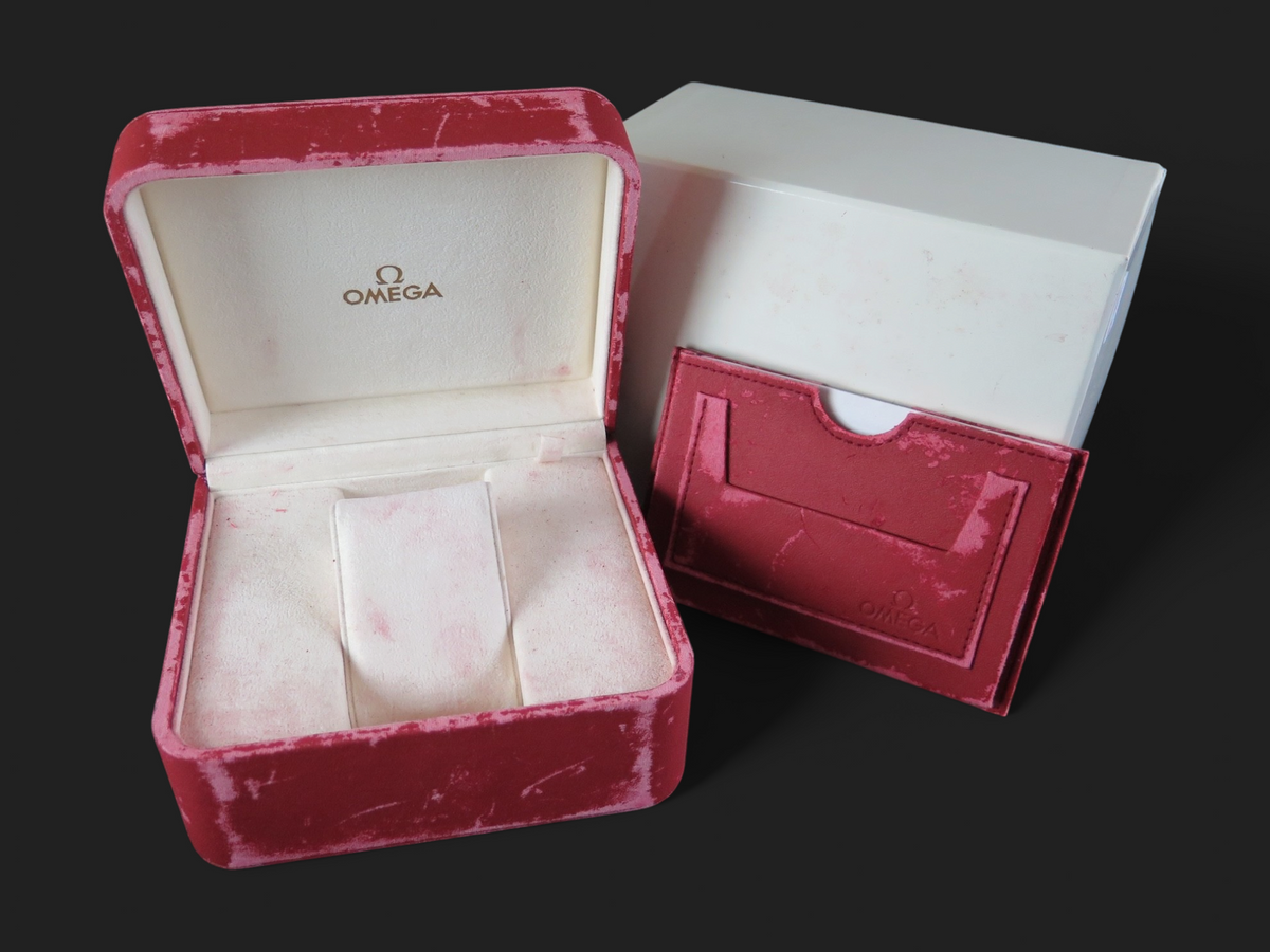 Omega Box Set with Card Holder (1)
