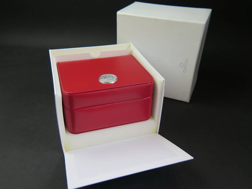 Omega Box and Cardholder (1)
