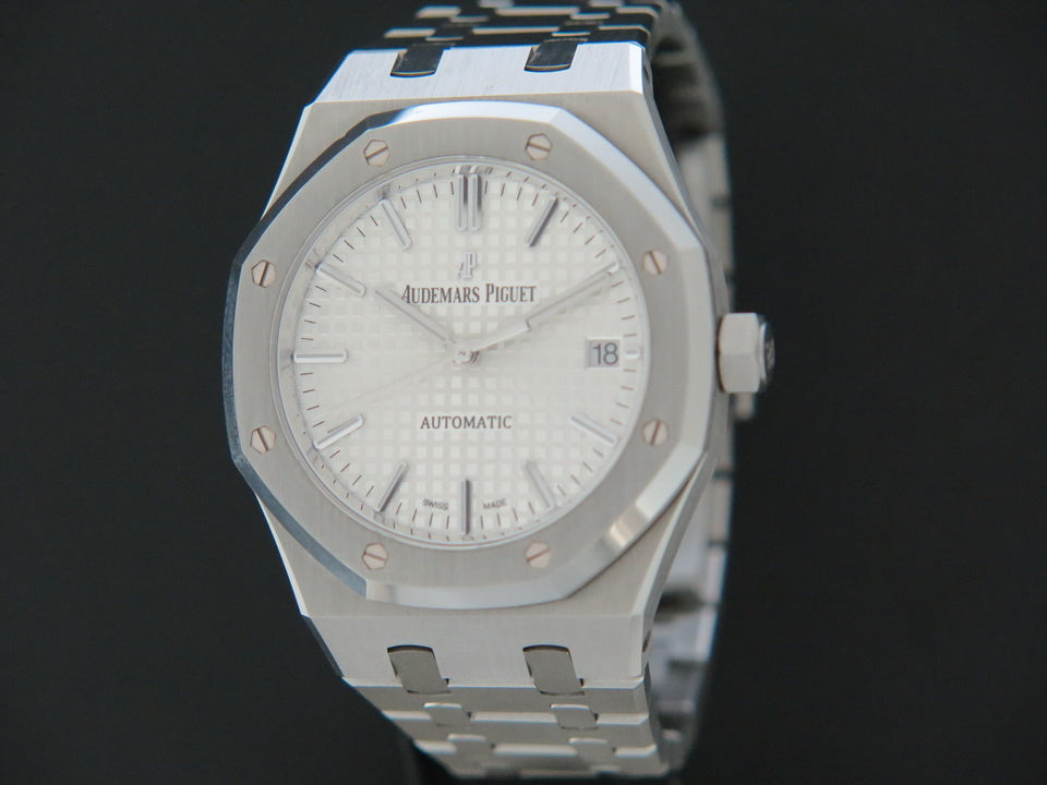 Audemars Piguet Royal Oak 15450ST.OO.1256ST.01 Silver Dial 116621 (1)