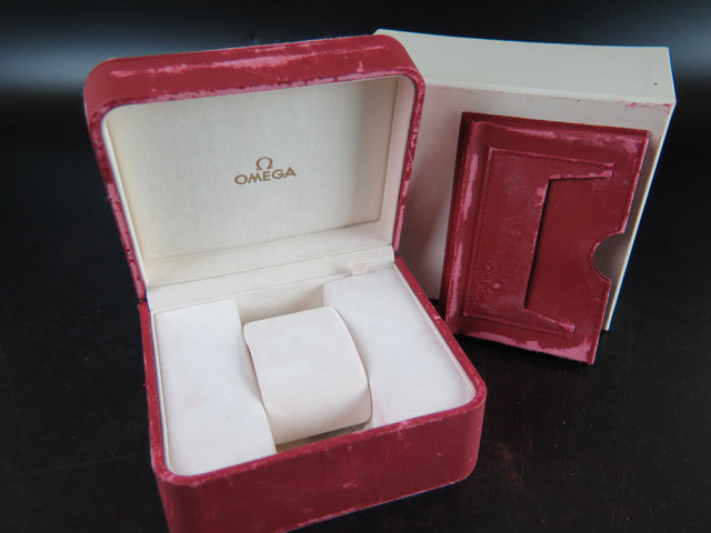 Omega Box with card holder