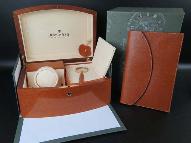 Audemars Piguet Luxury Watch winder with accessories