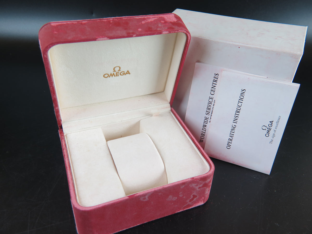 Omega Box set with booklets (1)