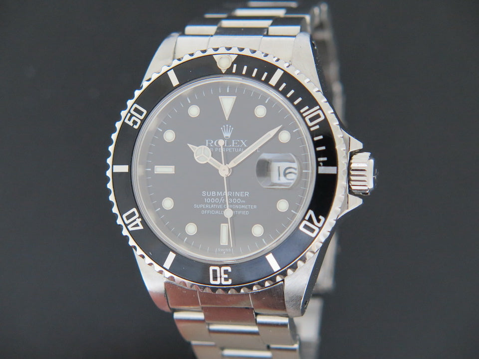 Rolex Submariner Date ''Swiss Only'' 16610 216570 (1)