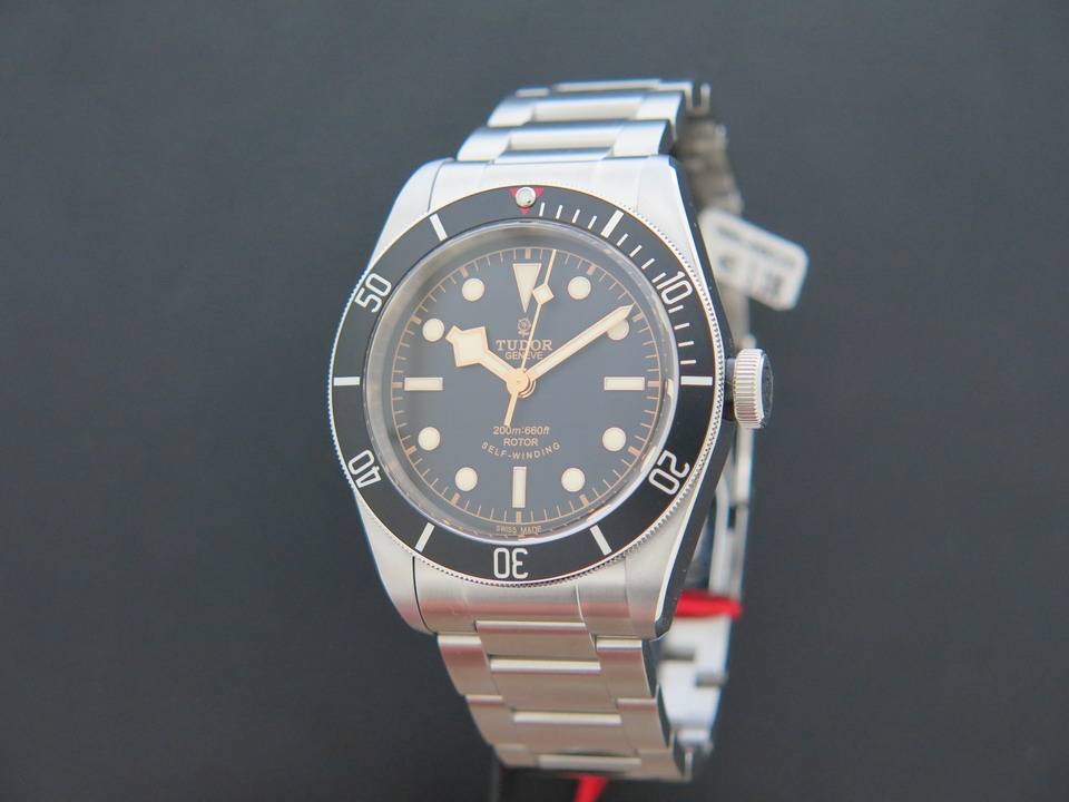 Tudor Heritage Black Bay Black NEW (1)