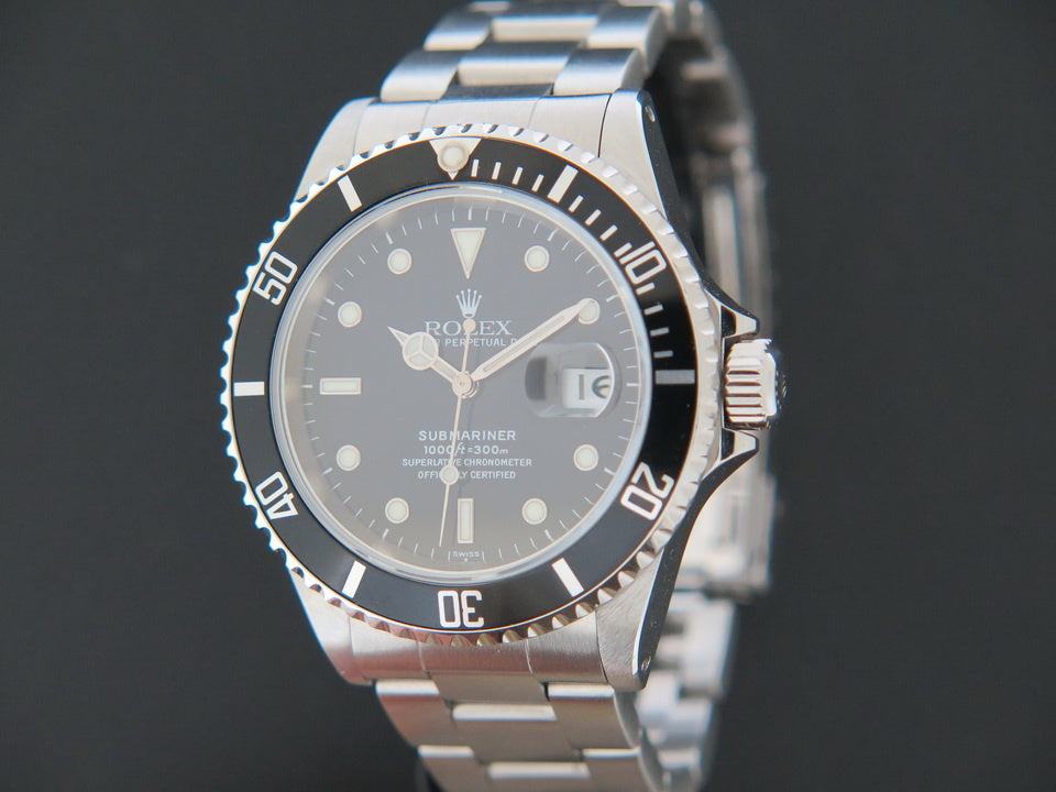 Rolex Submariner Date ''Swiss Only'' 16610     (1)