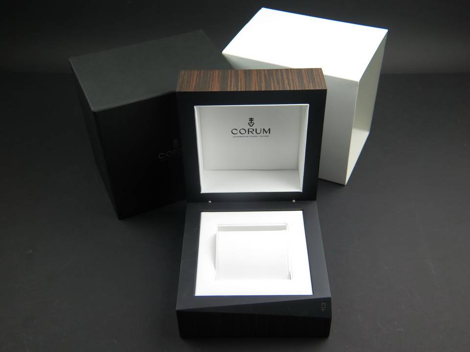 Corum Box (1)