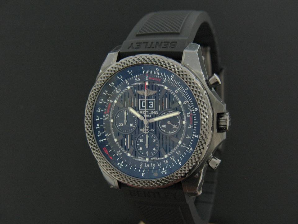 Breitling Bentley 6.75 Midnight Carbon (1)
