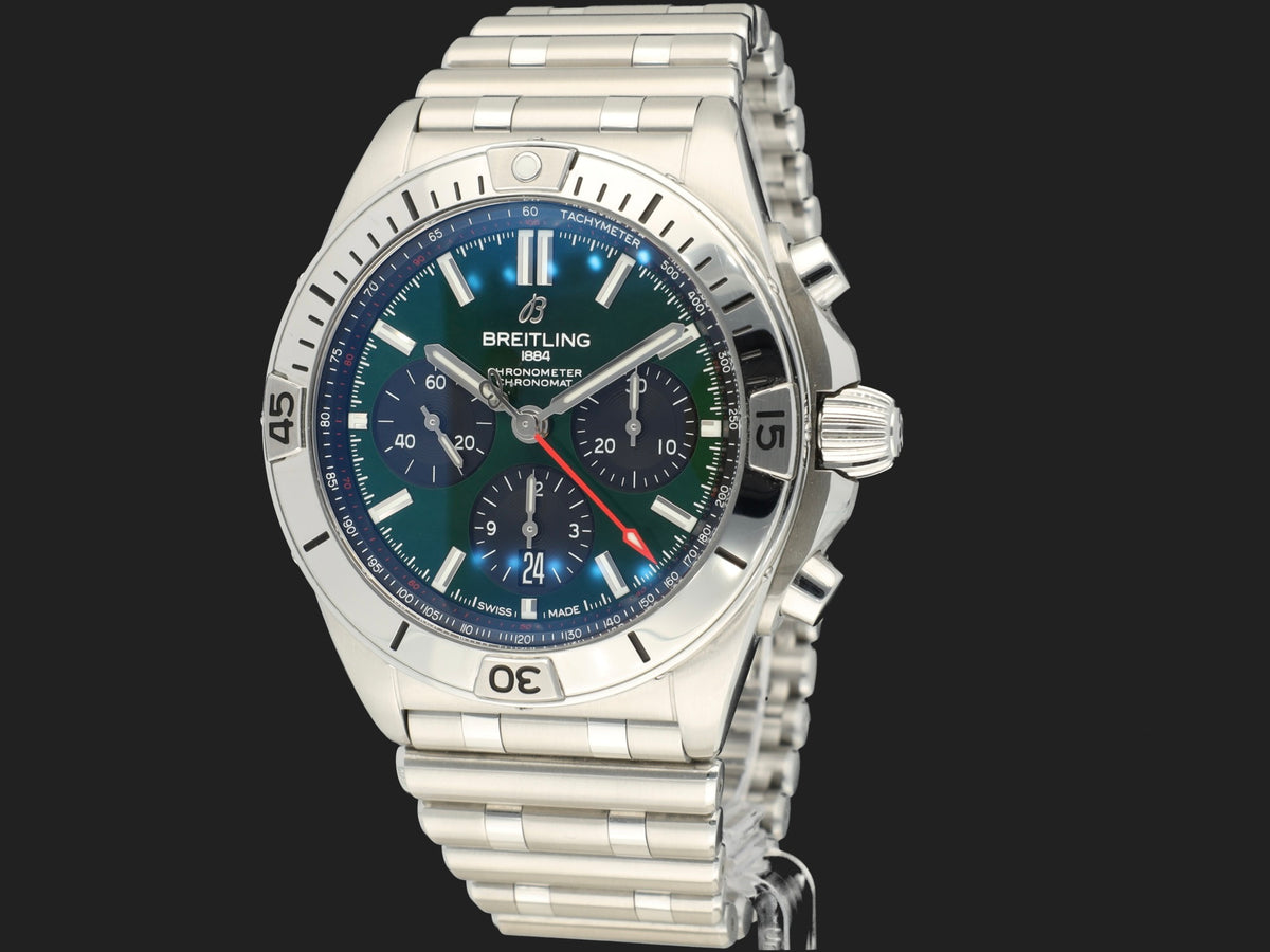 Breitling Chronomat B01 42 Green Dial AB0134 (1)