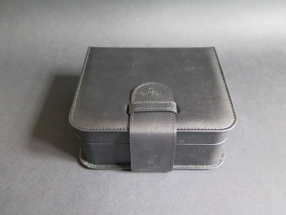 Omega watch box (1)