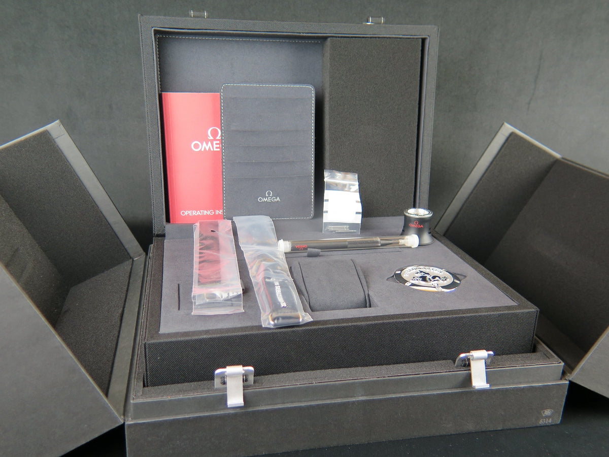 Omega Speedmaster Box Set with Accessories (1)