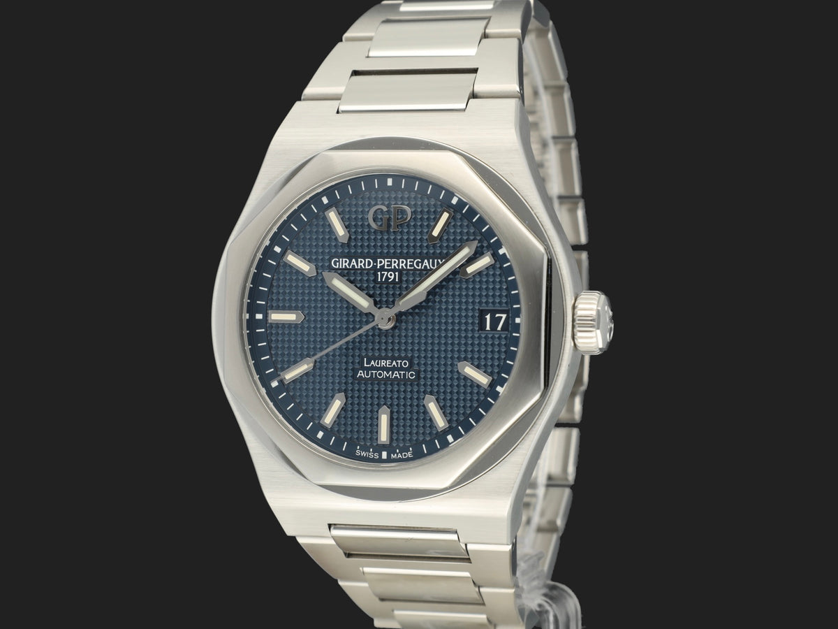 Girard-Perregaux Laureato 42MM Blue Dial Automatic 81010 (1)