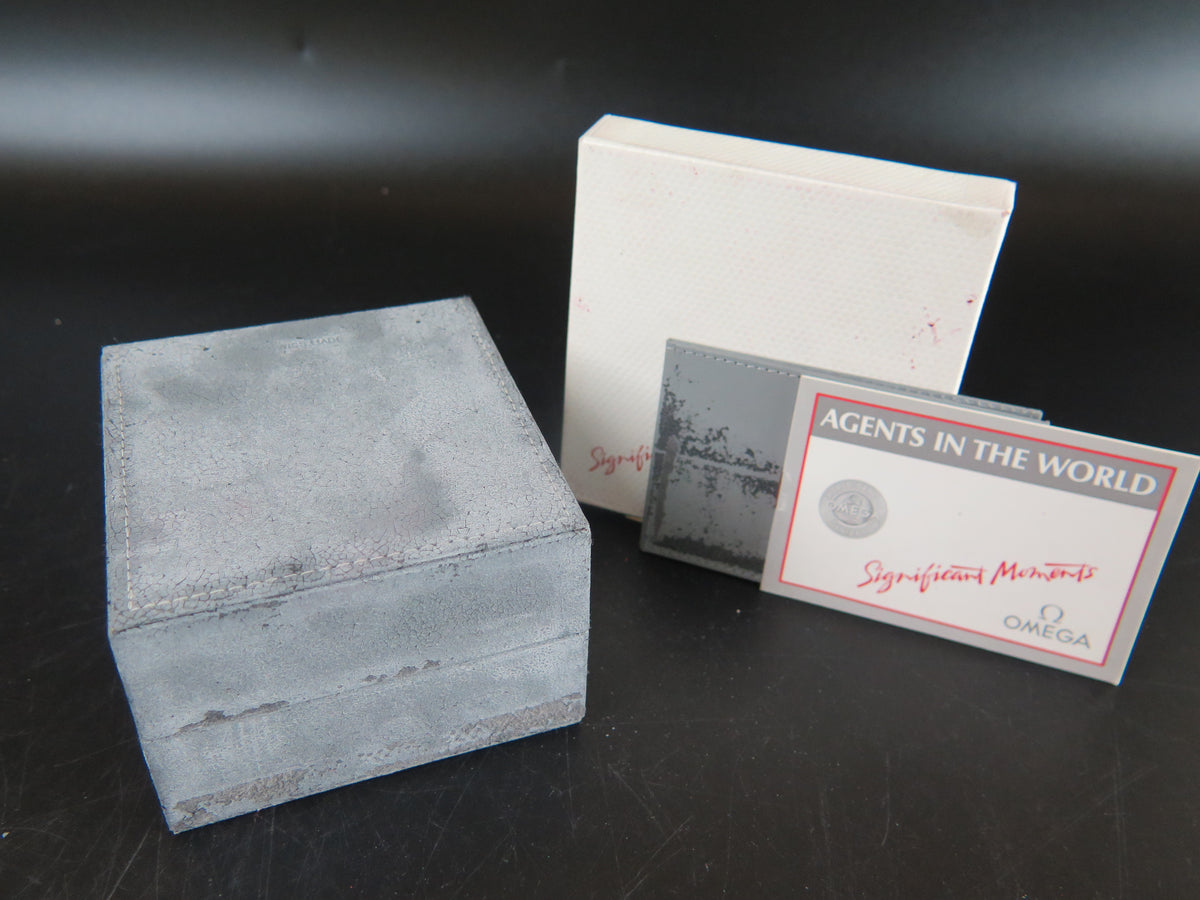 Omega Box set with booklet (1)