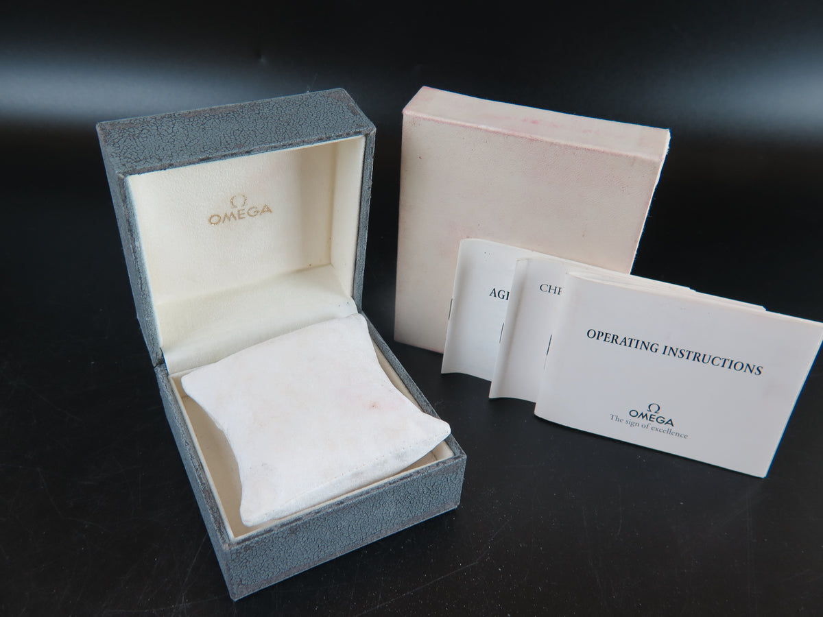 Omega Box set with booklets (1)