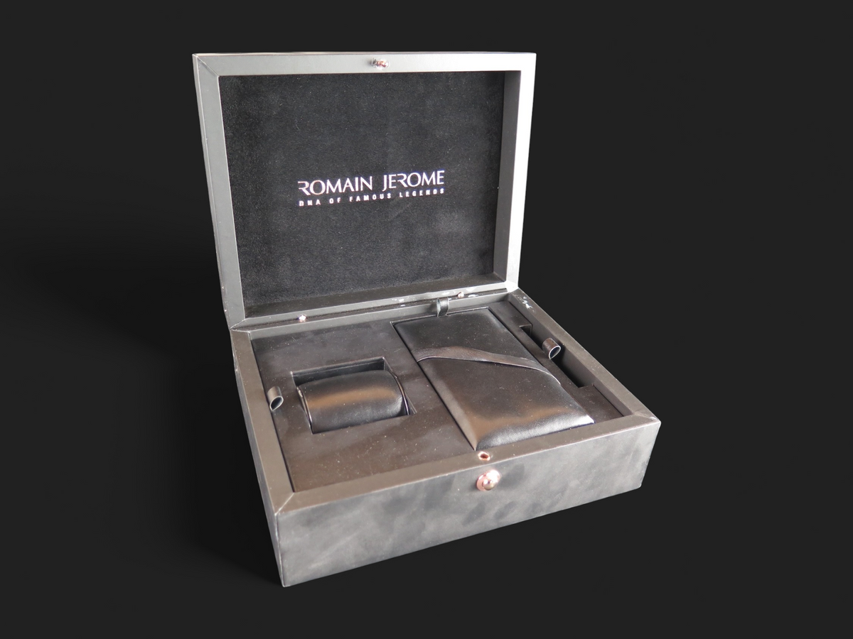Romain Jerome Watch Box  (1)