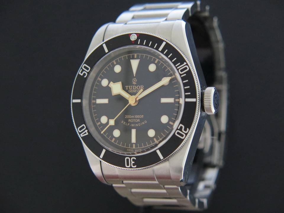 Tudor Heritage Black Bay Black (1)