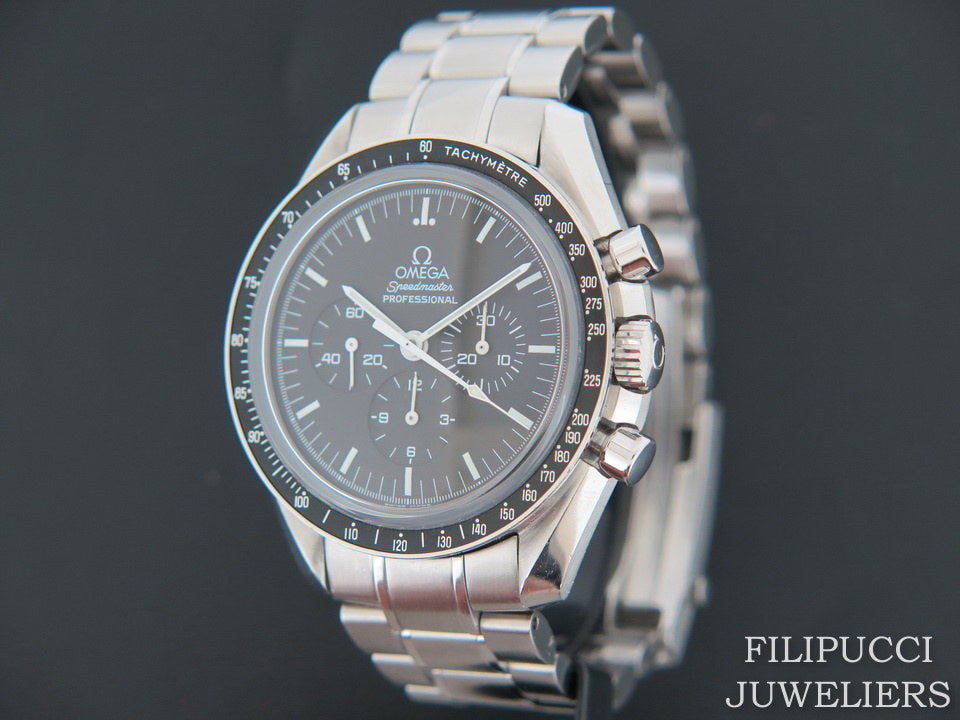 Omega Speedmaster Professional Moonwatch Sapphire  (1)