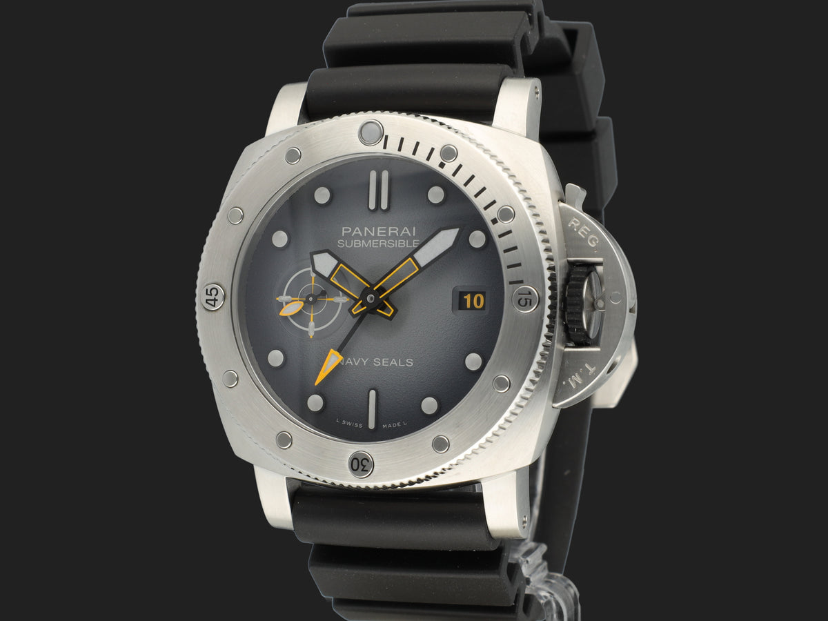 Panerai Submersible GMT Navy SEALs 44 Degradé anthracite Dial PAM01323 (1)