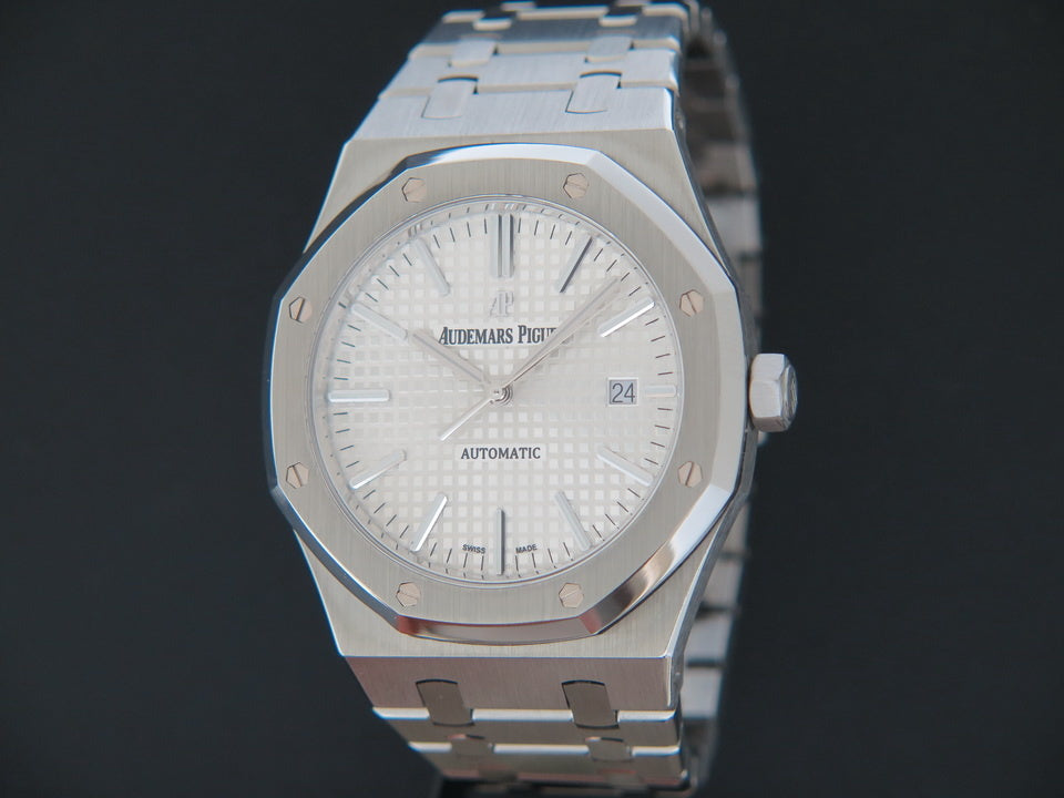 Audemars Piguet Royal Oak Selfwinding 15400ST.OO.1220ST.02 Silver Dial (1)