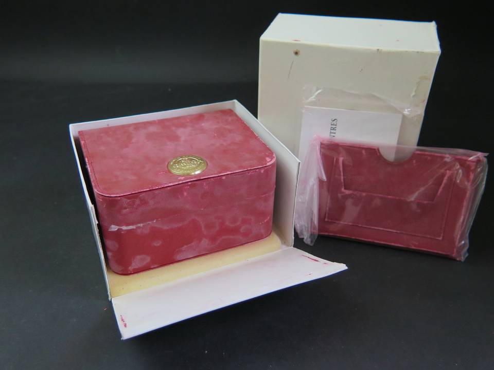 Omega Box and Cardholder (1)
