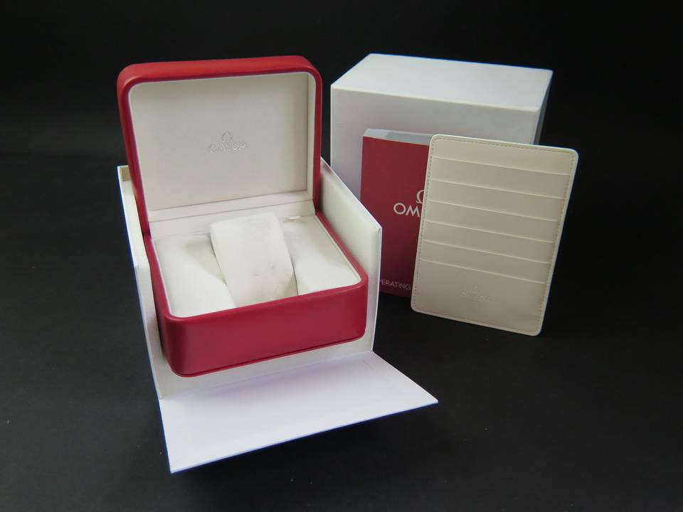 Omega Box and Cardholder (1)
